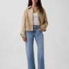 Jeans med medelhög midja och raka, avsmalnande ben