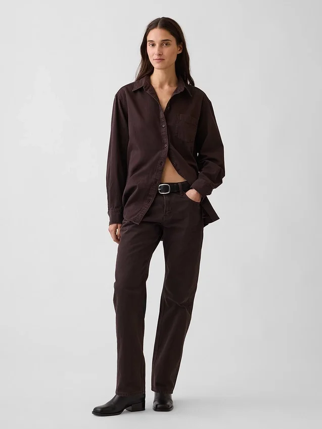 Jeans med medelhög midja och raka, avsmalnande ben