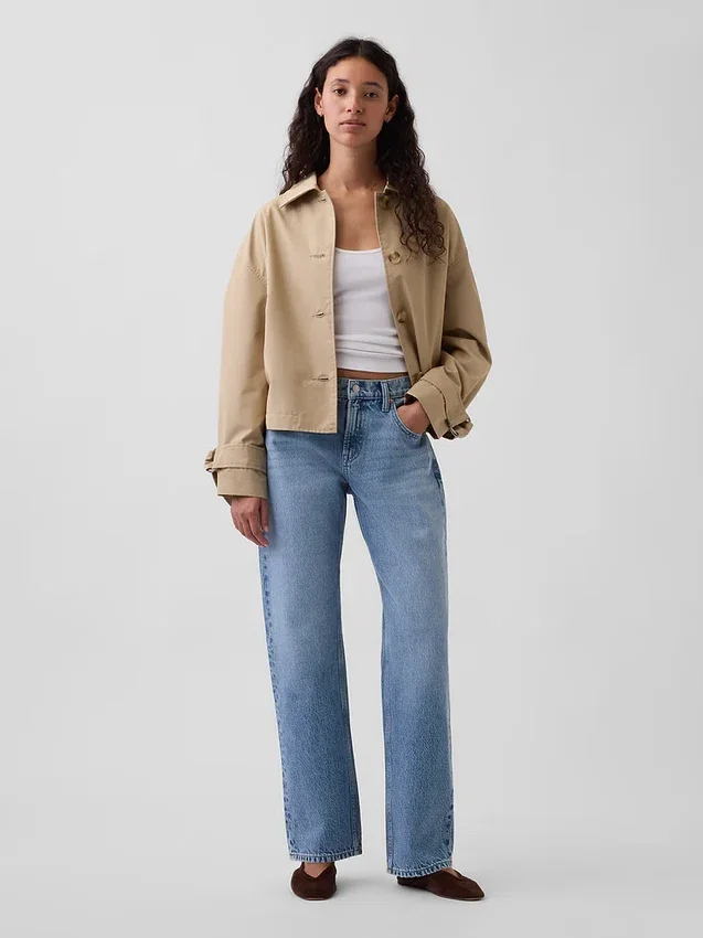 Jeans med medelhög midja och raka, avsmalnande ben