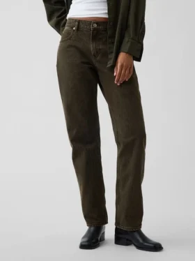 Jeans med medelhög midja och raka, avsmalnande ben