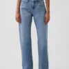 Jeans med medelhög midja och raka, avsmalnande ben
