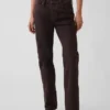 Jeans med medelhög midja och raka, avsmalnande ben