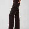 Jeans med medelhög midja och raka, avsmalnande ben