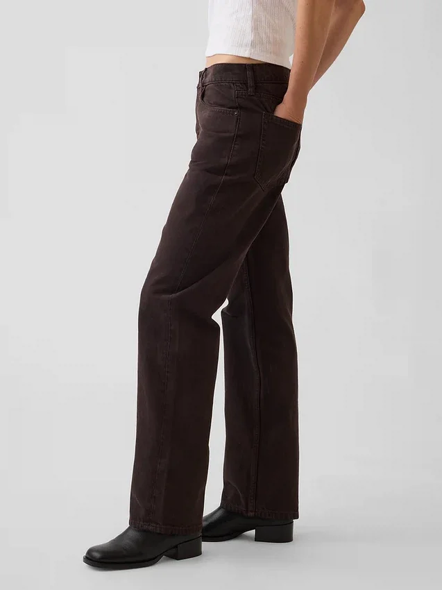 Jeans med medelhög midja och raka, avsmalnande ben