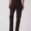 Jeans med medelhög midja och raka, avsmalnande ben