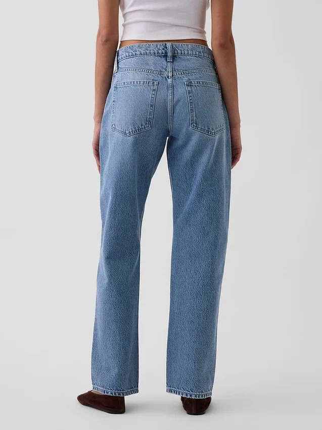 Jeans med medelhög midja och raka, avsmalnande ben
