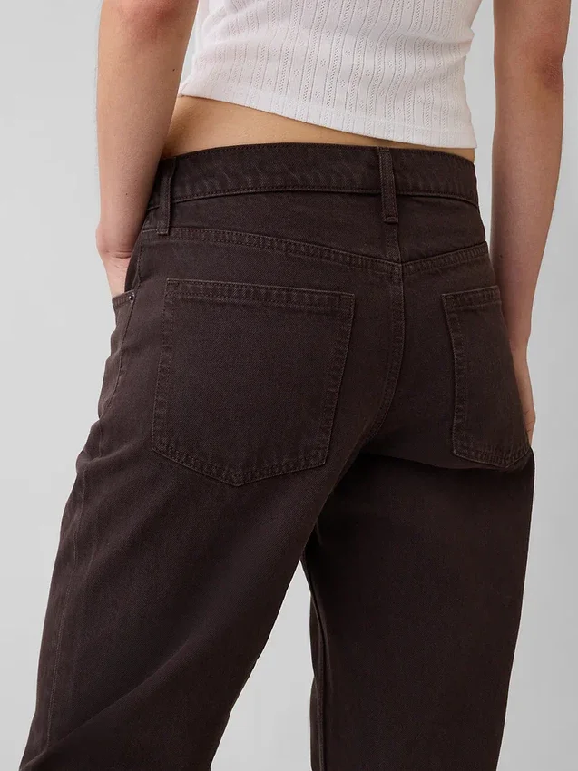 Jeans med medelhög midja och raka, avsmalnande ben