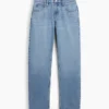 Jeans med medelhög midja och raka, avsmalnande ben