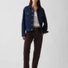 Jeans med medelhög midja och raka, avsmalnande ben