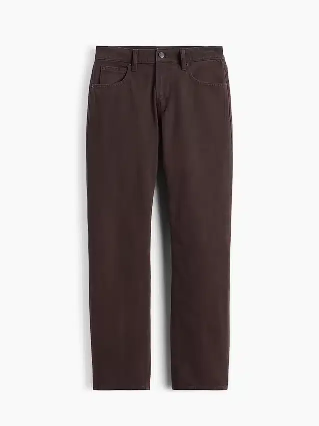 Jeans med medelhög midja och raka, avsmalnande ben