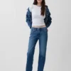 Jeans med medelhög midja och rakt snitt