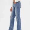 Jeans med medelhög midja och rakt snitt