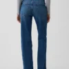 Jeans med medelhög midja och rakt snitt