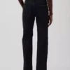Jeans med medelhög midja och rakt snitt