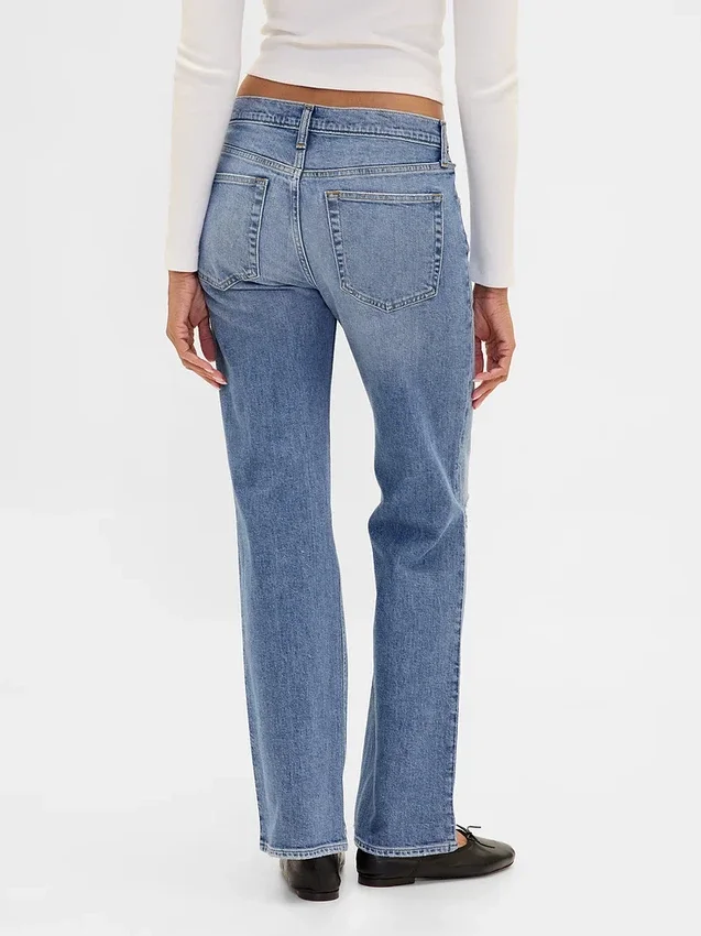 Jeans med medelhög midja och rakt snitt