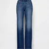Jeans med medelhög midja och rakt snitt