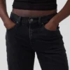 Jeans med medelhög midja och rakt snitt