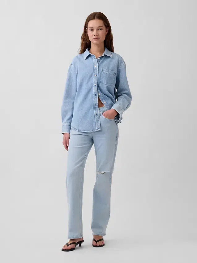 Jeans med medelhög midja och rakt snitt
