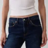 Jeans med medelhög midja och rakt snitt
