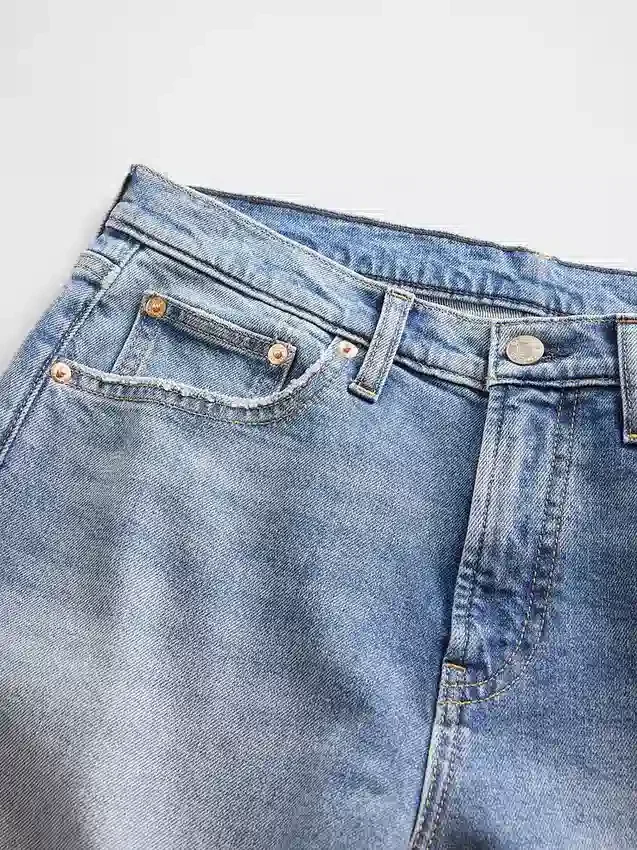 Jeans med medelhög midja och rakt snitt