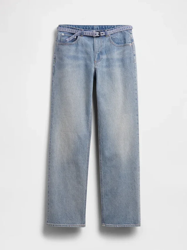 Jeans med medelhög midja, smal bältesöppning och avslappnad rak passform