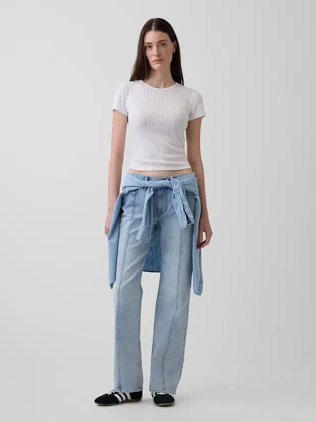 Jeans med medelhög midja, sömmar och avslappnad rak passform