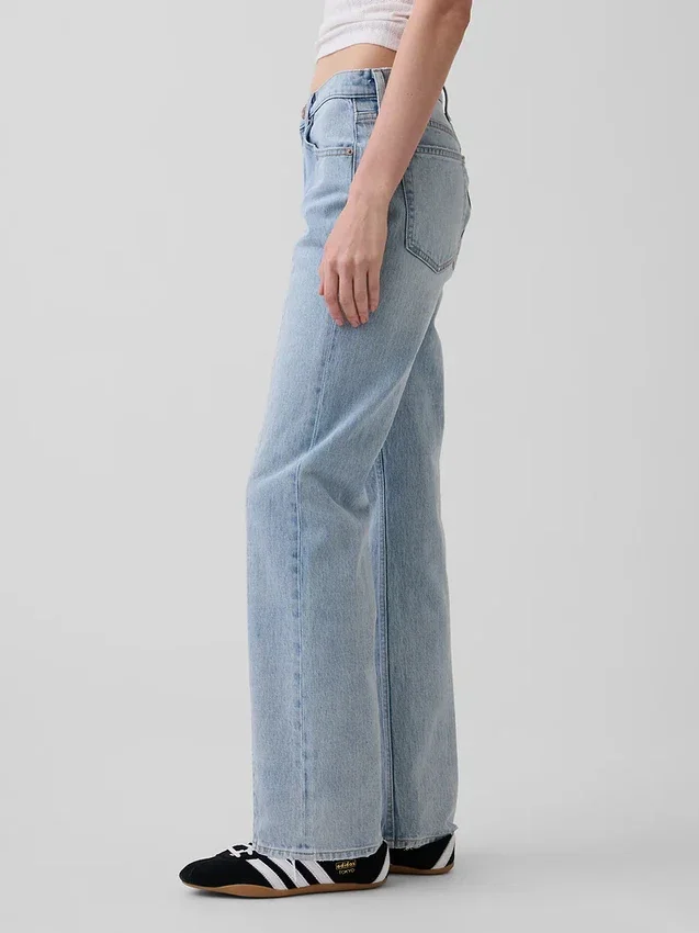 Jeans med medelhög midja, sömmar och avslappnad rak passform