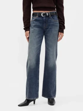 Jeans med medelhög midja, styv passform och avslappnad utsvängd benform