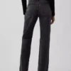 Jeans med medelhög midja, styv passform och avslappnad utsvängd benform