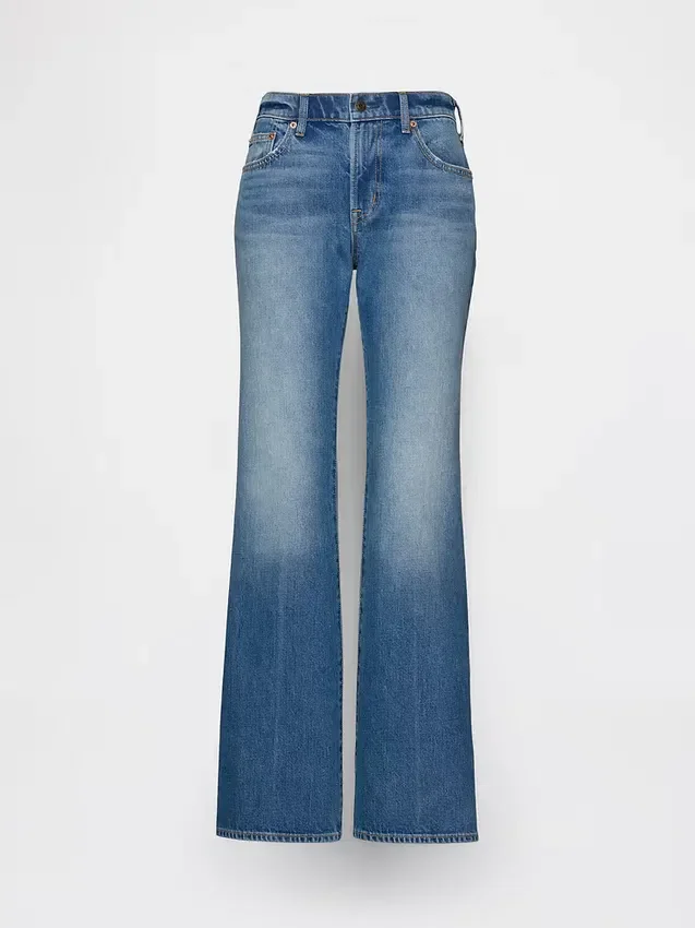 Jeans med medelhög midja, styv passform och avslappnad utsvängd benform