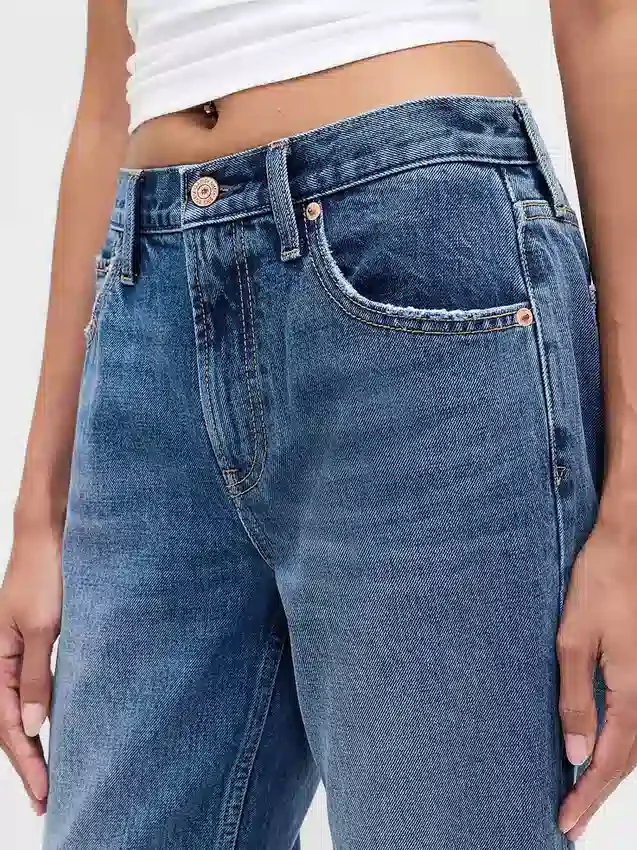 Jeans med medelhög midja, styv passform och rakt ben