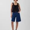 Jeansshorts med medelhög midja och lång passform