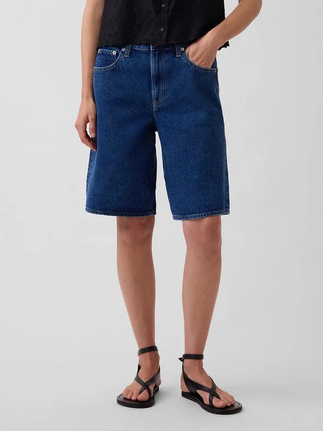 Jeansshorts med medelhög midja och lång passform