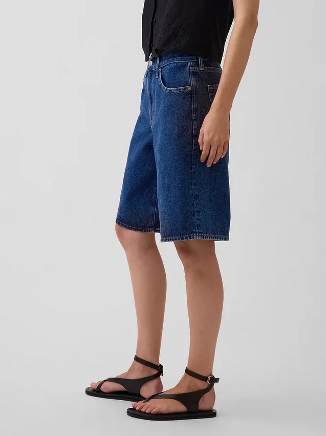 Jeansshorts med medelhög midja och lång passform