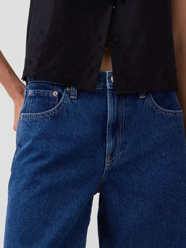 Jeansshorts med medelhög midja och lång passform