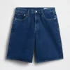 Jeansshorts med medelhög midja och lång passform