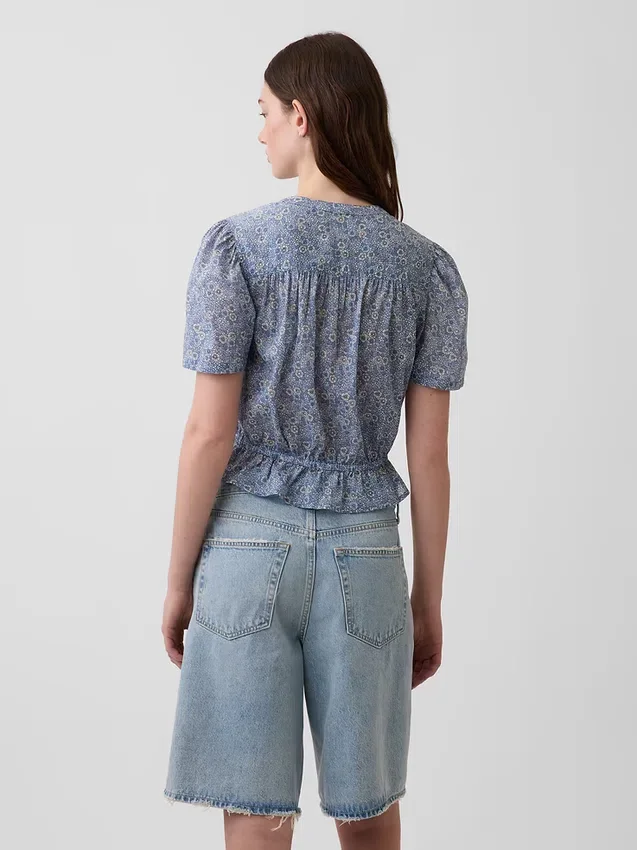 Kort peplum-top med knappar fram