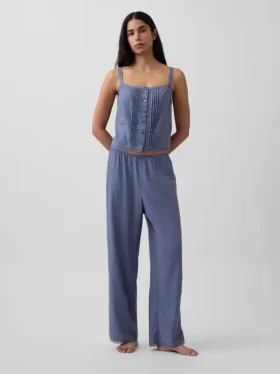 Kort pyjamas-linne i linneblandning med bieser