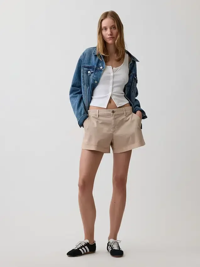 Kort Shorts i khaki med medelhög midja