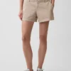 Kort Shorts i khaki med medelhög midja