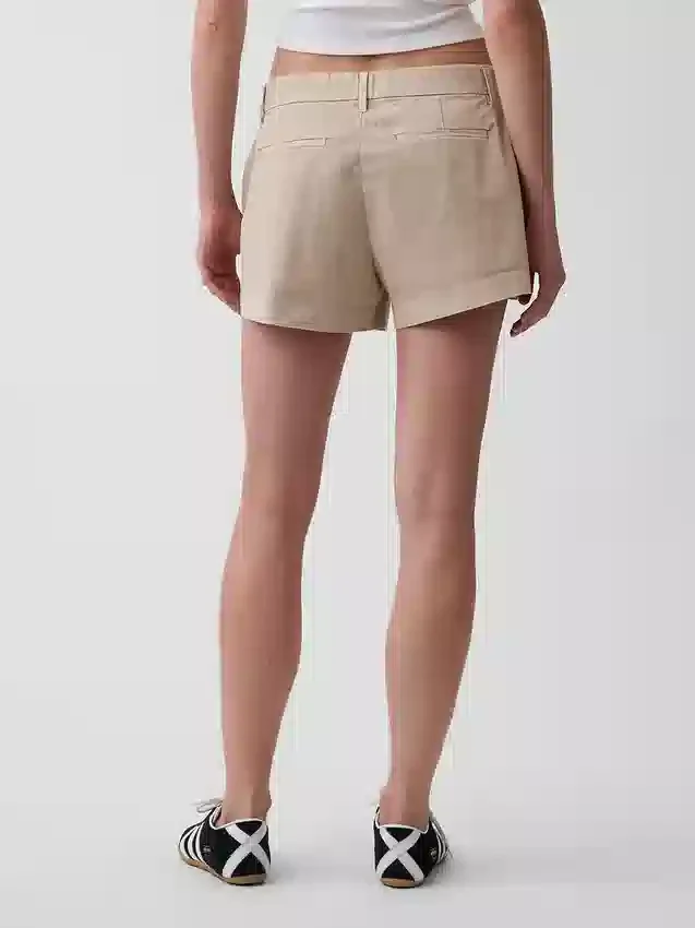 Kort Shorts i khaki med medelhög midja