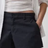 Kort Shorts i khaki med medelhög midja