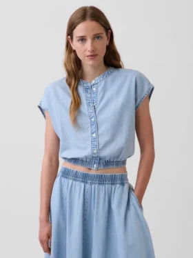 Kort topp i denim med korta ärmar och knappar framtill