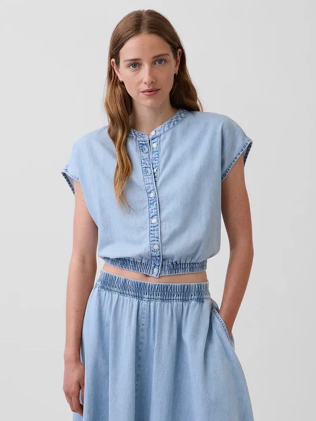 Kort topp i denim med korta ärmar och knappar framtill