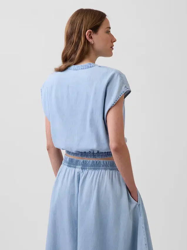 Kort topp i denim med korta ärmar och knappar framtill