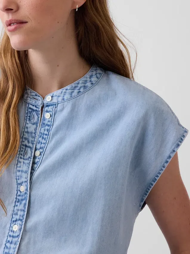Kort topp i denim med korta ärmar och knappar framtill