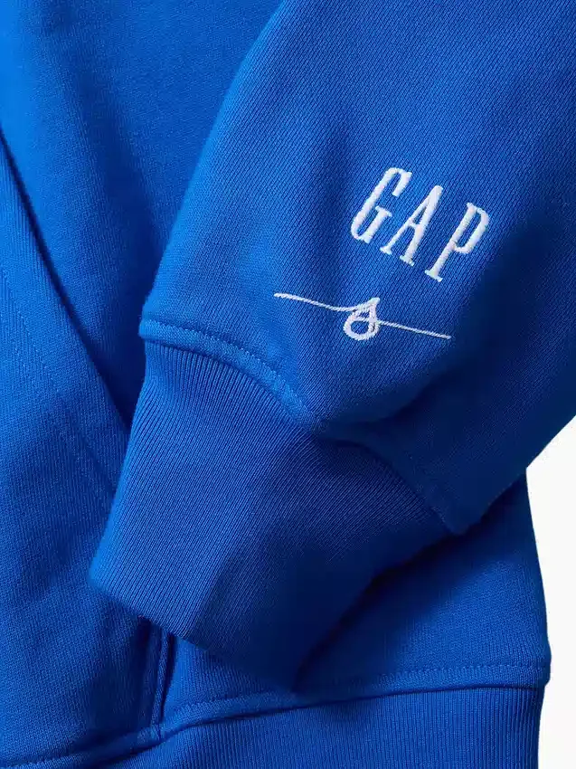 Köp blå, tjock hoodie i fransk frotté med logotyp