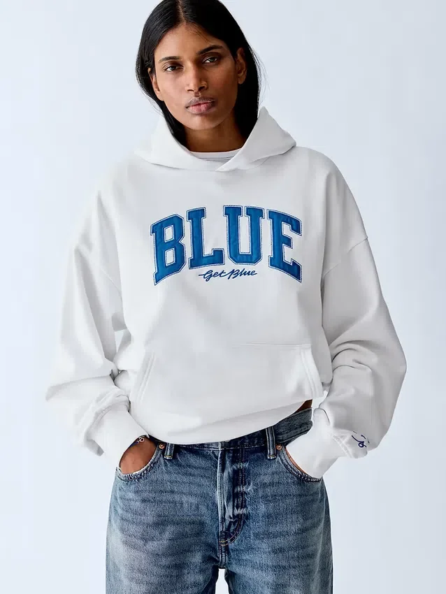 Köp blå, tjock hoodie i fransk frotté med logotyp