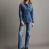Kroppsnära lång denimjacka