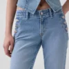 Låg midja, långa och smala sjömansjeans